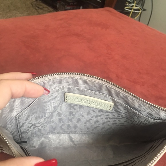 Michael Kors wristlet - Picture 2 of 2